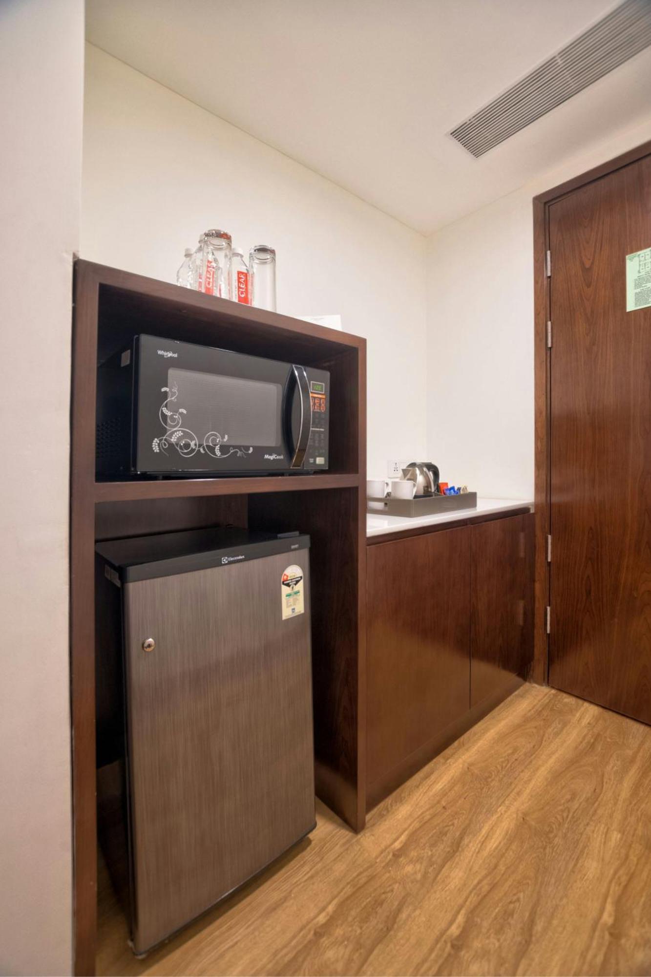Courtyard By Marriott Surat Hotel Eksteriør billede