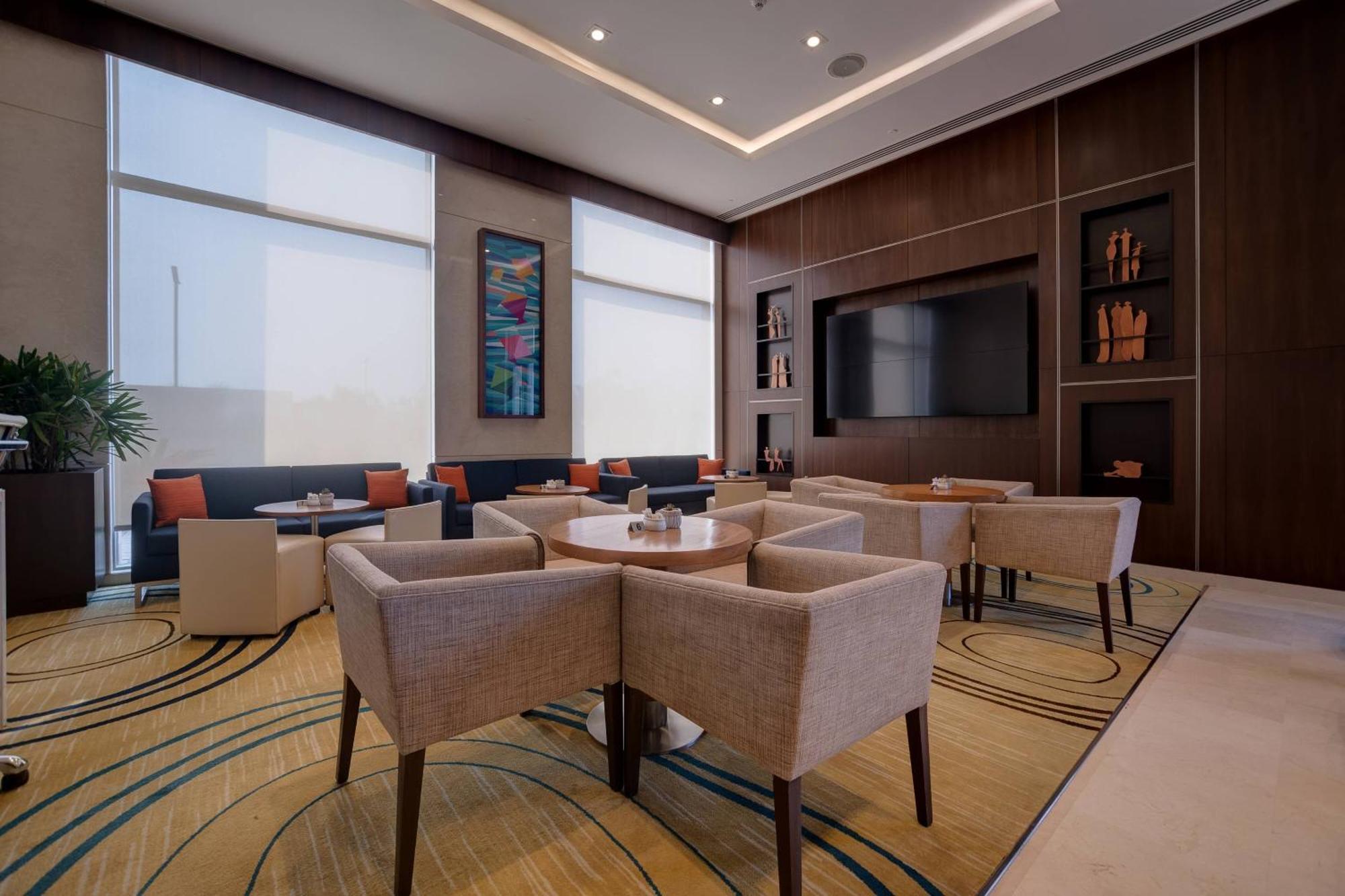Courtyard By Marriott Surat Hotel Eksteriør billede