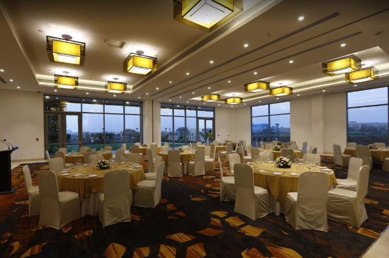 Courtyard By Marriott Surat Hotel Eksteriør billede
